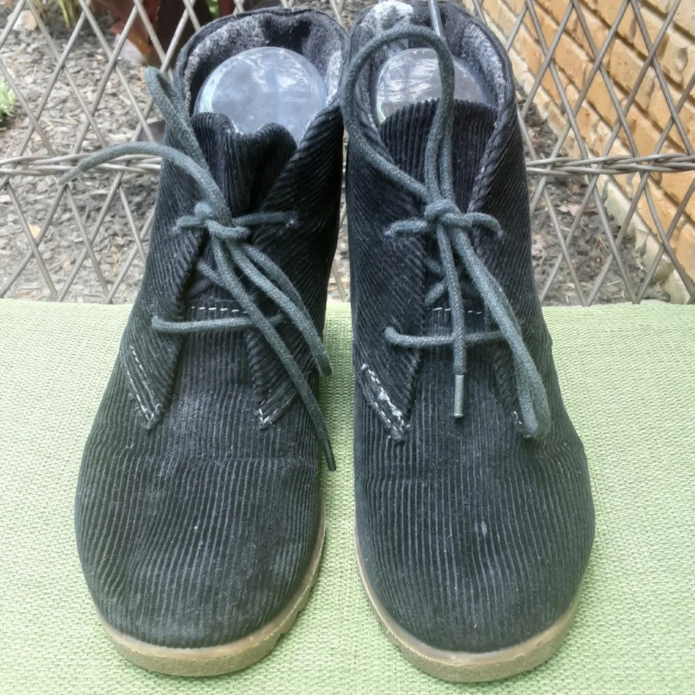 Big Budda Utah Wedge Bootie Size 8.5.